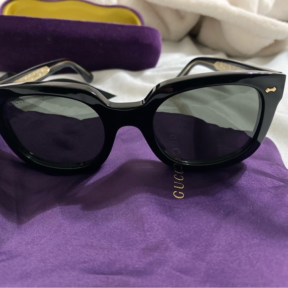 Gucci Black and gold trim Sunglasses - Picture 2 of 5